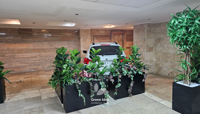 نمونه کار | دکور پارکینگ با فلاورباکس و گیاه مصنوعی