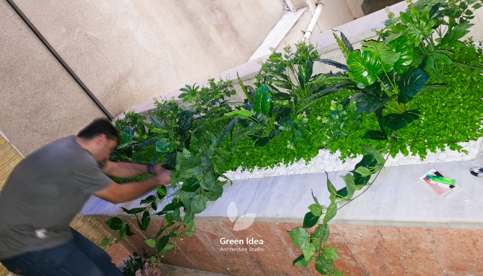 نمونه کار | دکوراسیون داخلی با باغچه مصنوعی در مجتمع مسکونی