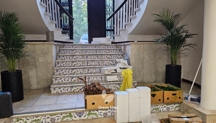 نمونه کار | طراحی و اجرای یک باغچه دکوراتیو با استفاده از خزه تثبیت شده در کتابخانه