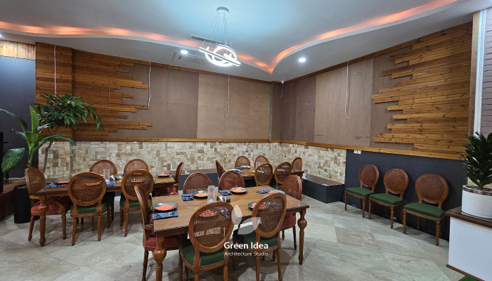 نمونه کار | ماس‌وال ترکیب شده با چوب ترمو برای رستوران آرشه