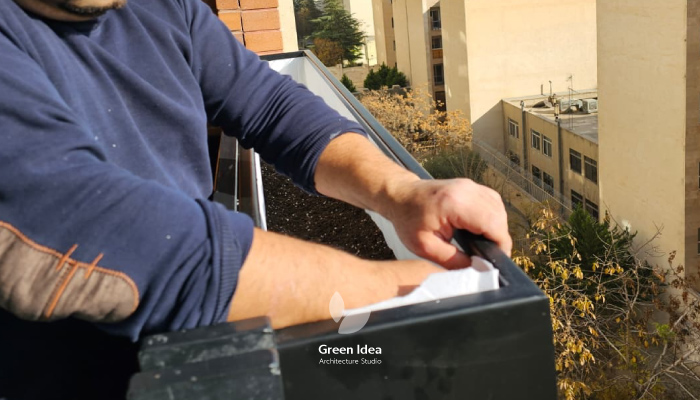 تراس سبز پرتابل با فلاورباکسهای فلزی